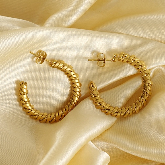 NEW💎18K Gold Braided Twisted Hoop Earrings* - Picture 9 of 12
